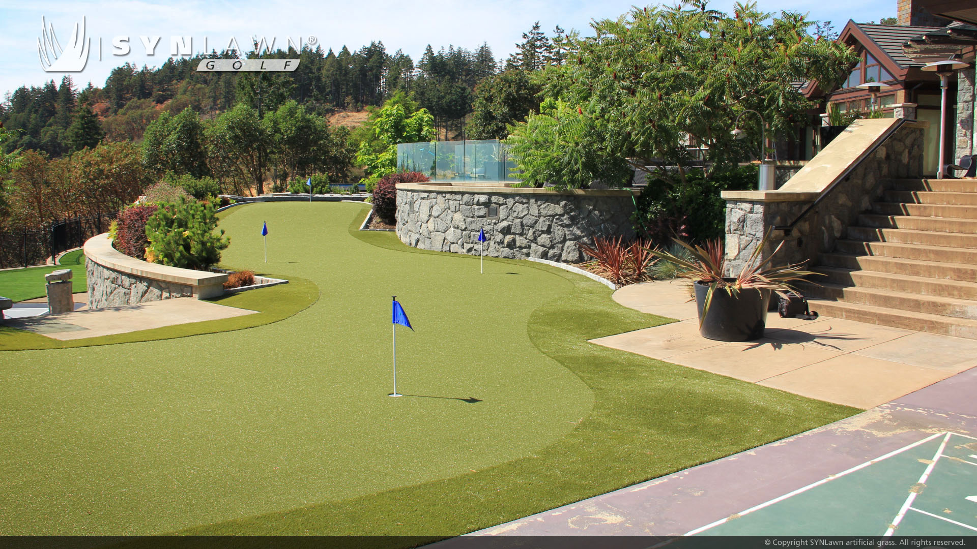 Backyard putting green installed by SYNLawn