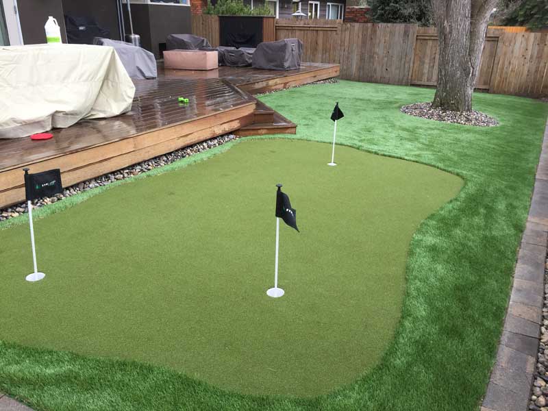 Alabama backyard putting green installed by SYNlawn